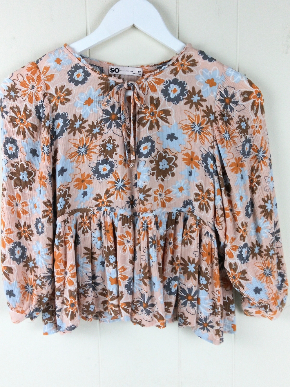 SO Lightweight Floral Peplum Blouse in Peach, Blue & Brown Size XS